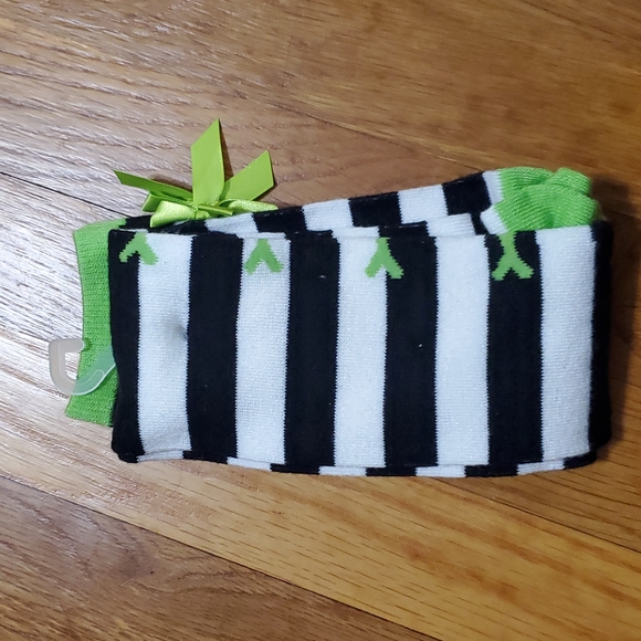 1 Pair of Stripped Thigh High Socks With Green Bows NWT - Picture 3 of 8